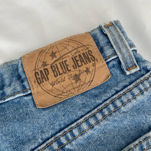 SOLD // Vintage GAP Mid Blue Denim Shorts Size W25 - Picture 4 of 7
